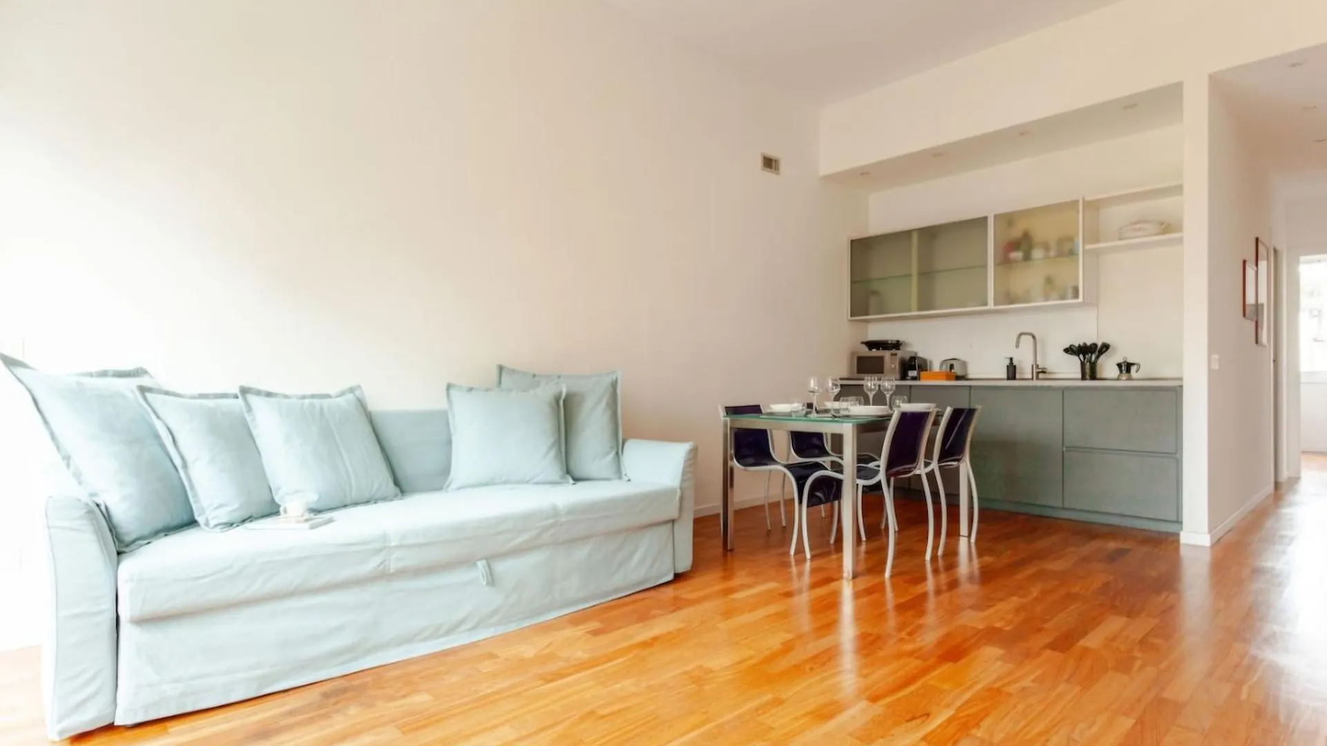 Elegante Appartamento In Corso Garibaldi Milan