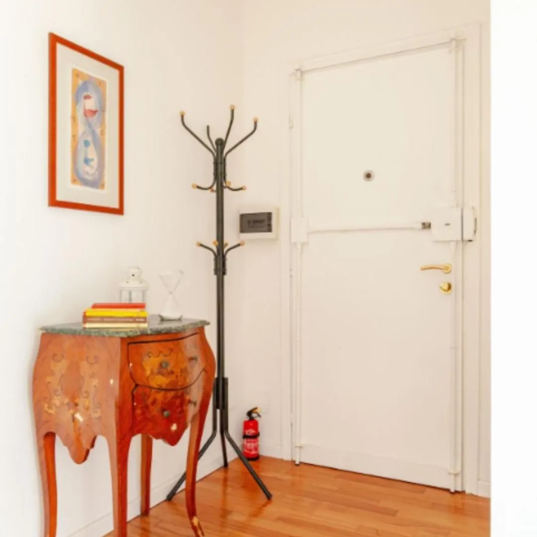 Elegante Appartamento In Corso Garibaldi Milan Italy